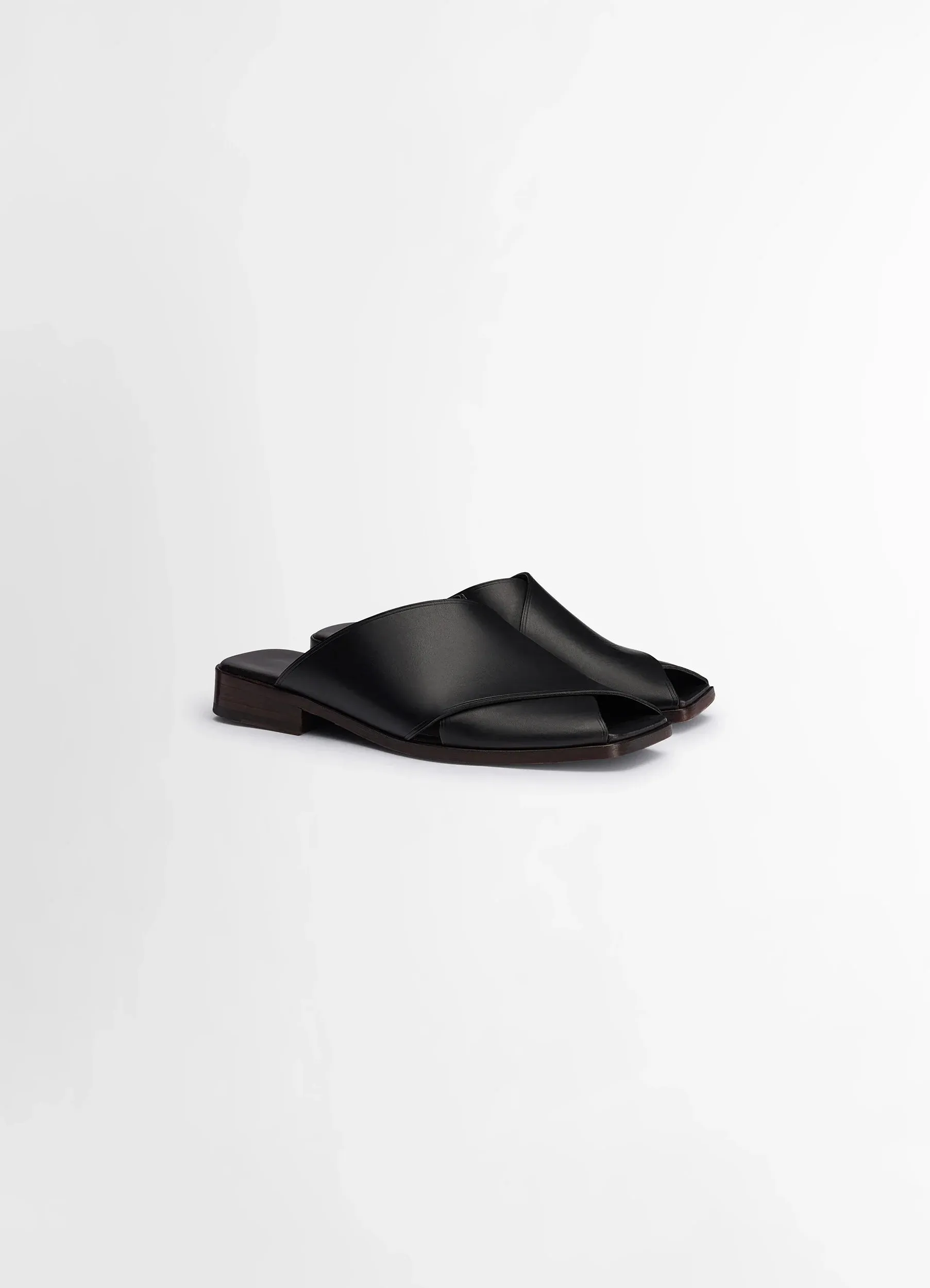 CROSS FLAT SANDALS