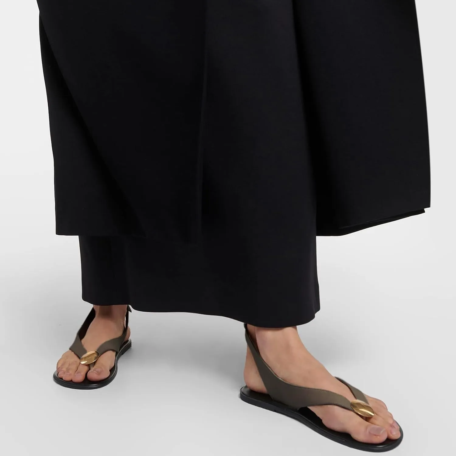 Flat Sandals for Women Strappy Sandals Comfortable Dressy Beach Flip Flop Slides Thong Sandals for Women with Metal Circular