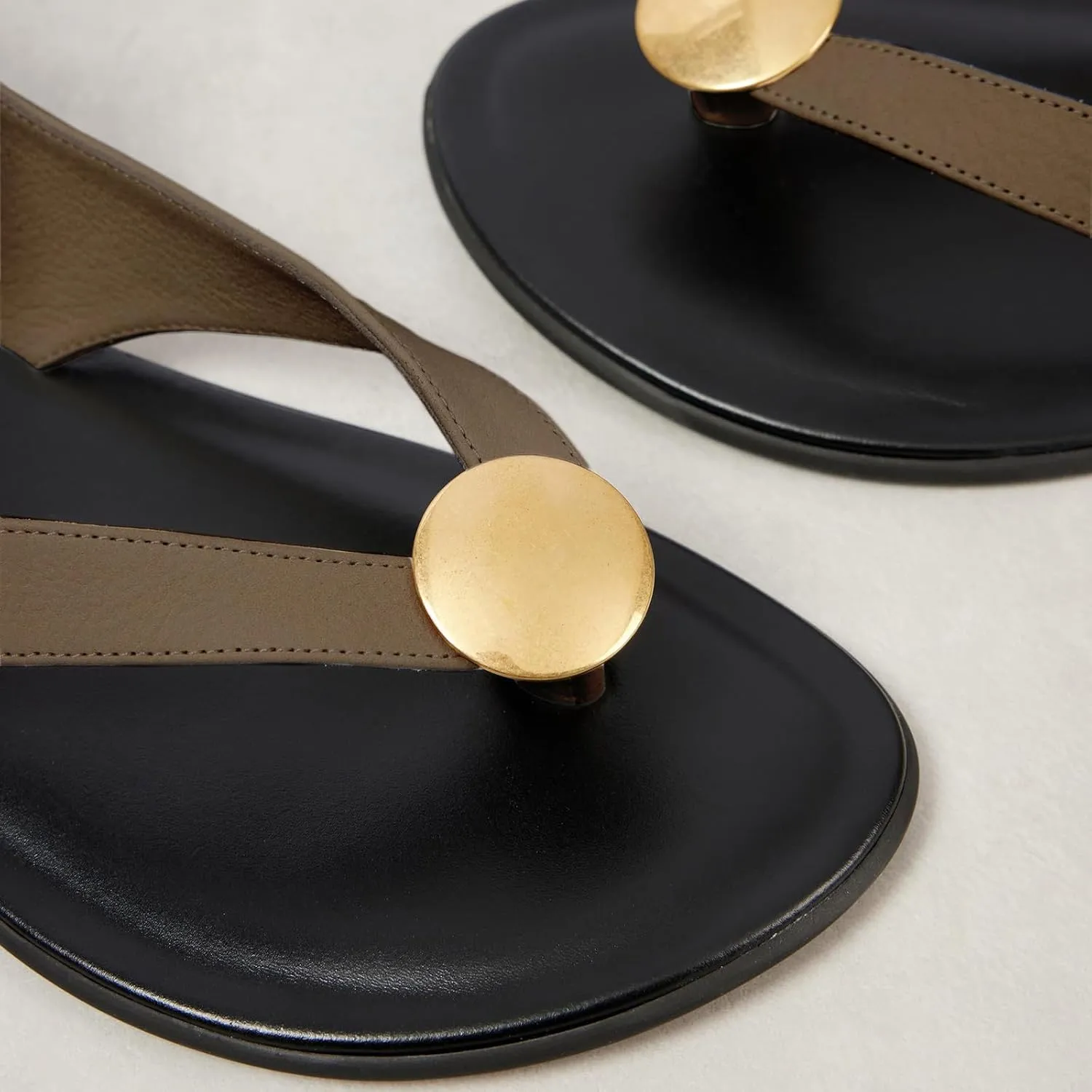 Flat Sandals for Women Strappy Sandals Comfortable Dressy Beach Flip Flop Slides Thong Sandals for Women with Metal Circular