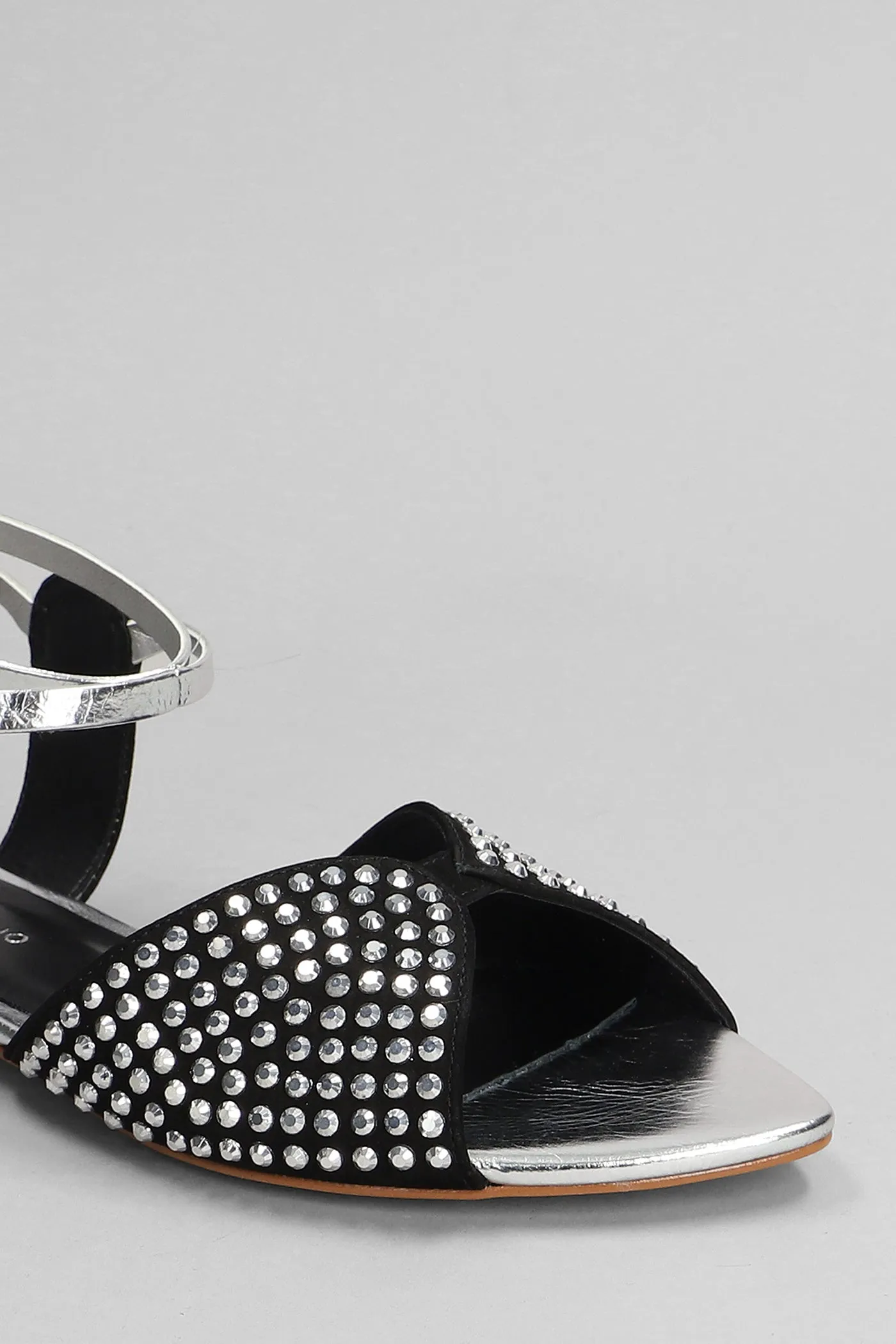 Flats in silver nubuck