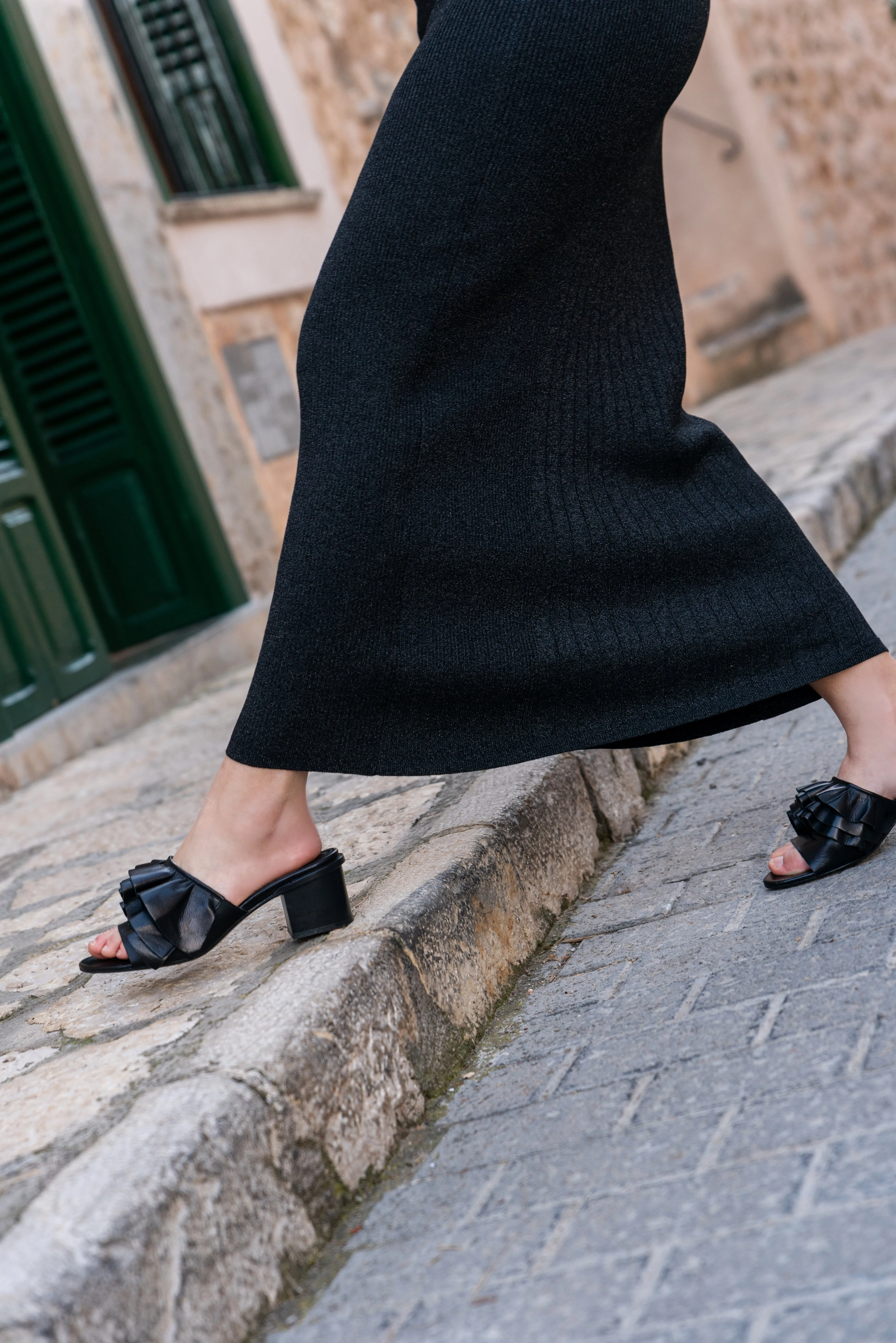 Fringe mule all black