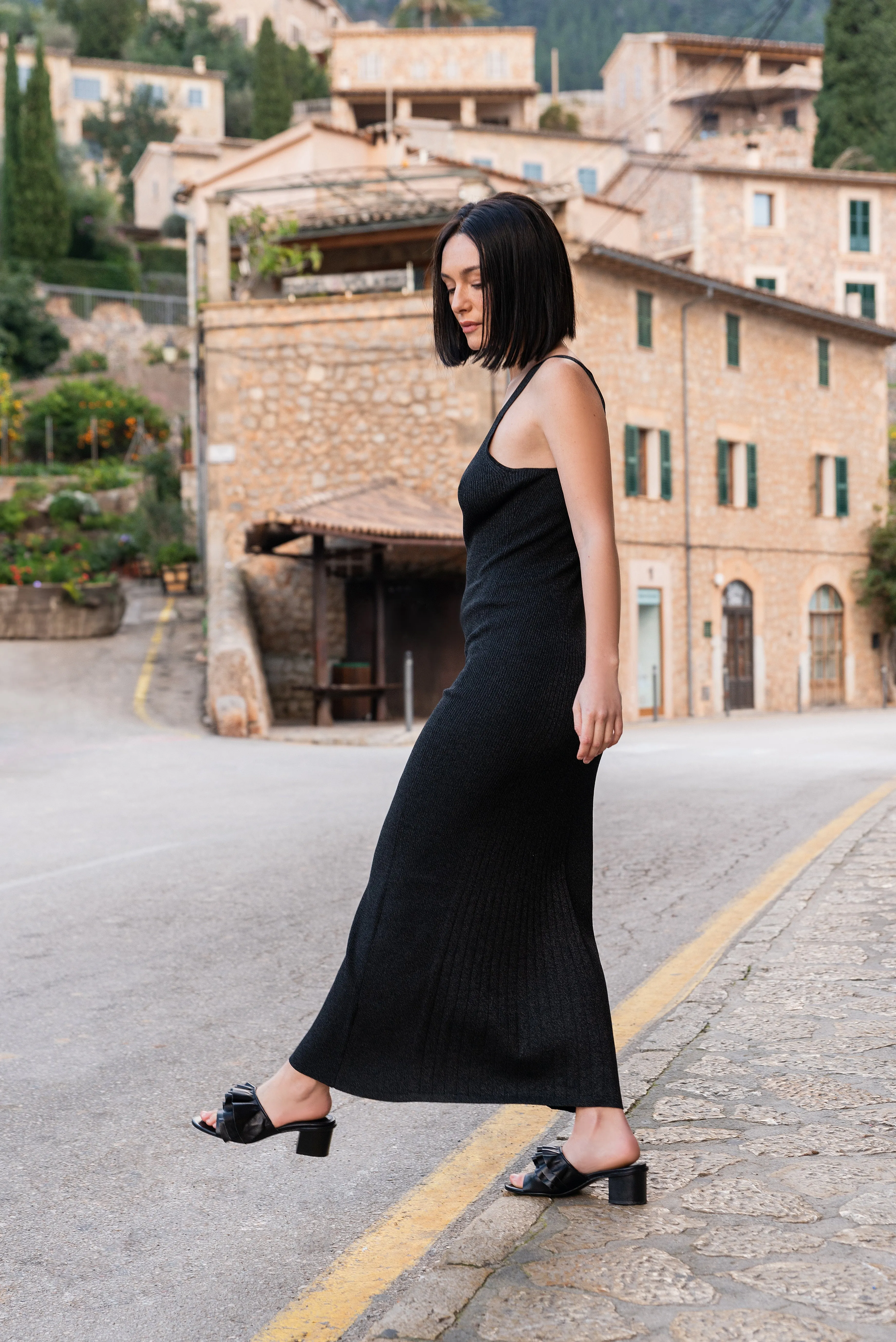 Fringe mule all black