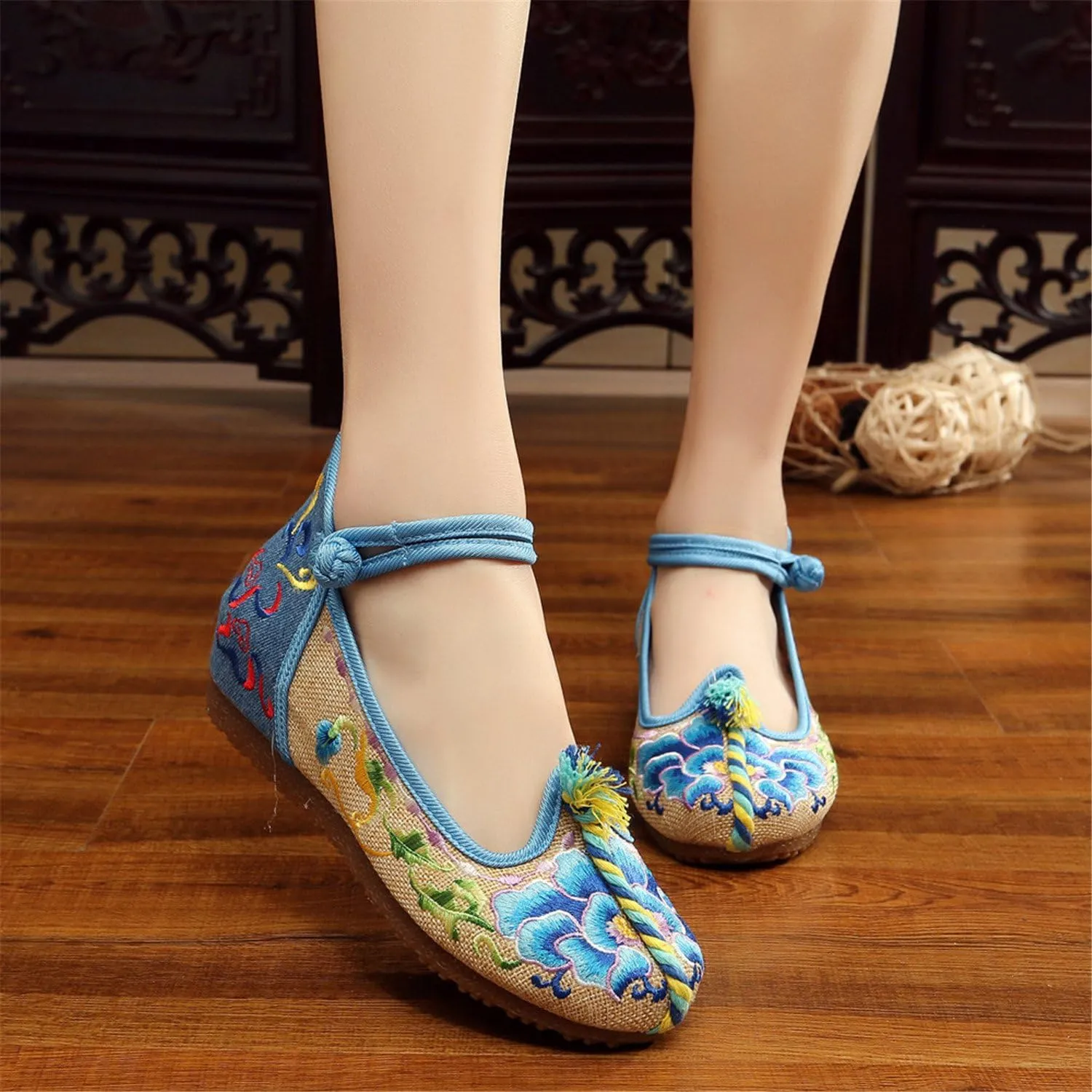Qhome Women's Floral Embroidery Ethnic Style Strappy Comfortable Casual Walking Canvas Mary Jane Flat Shoes