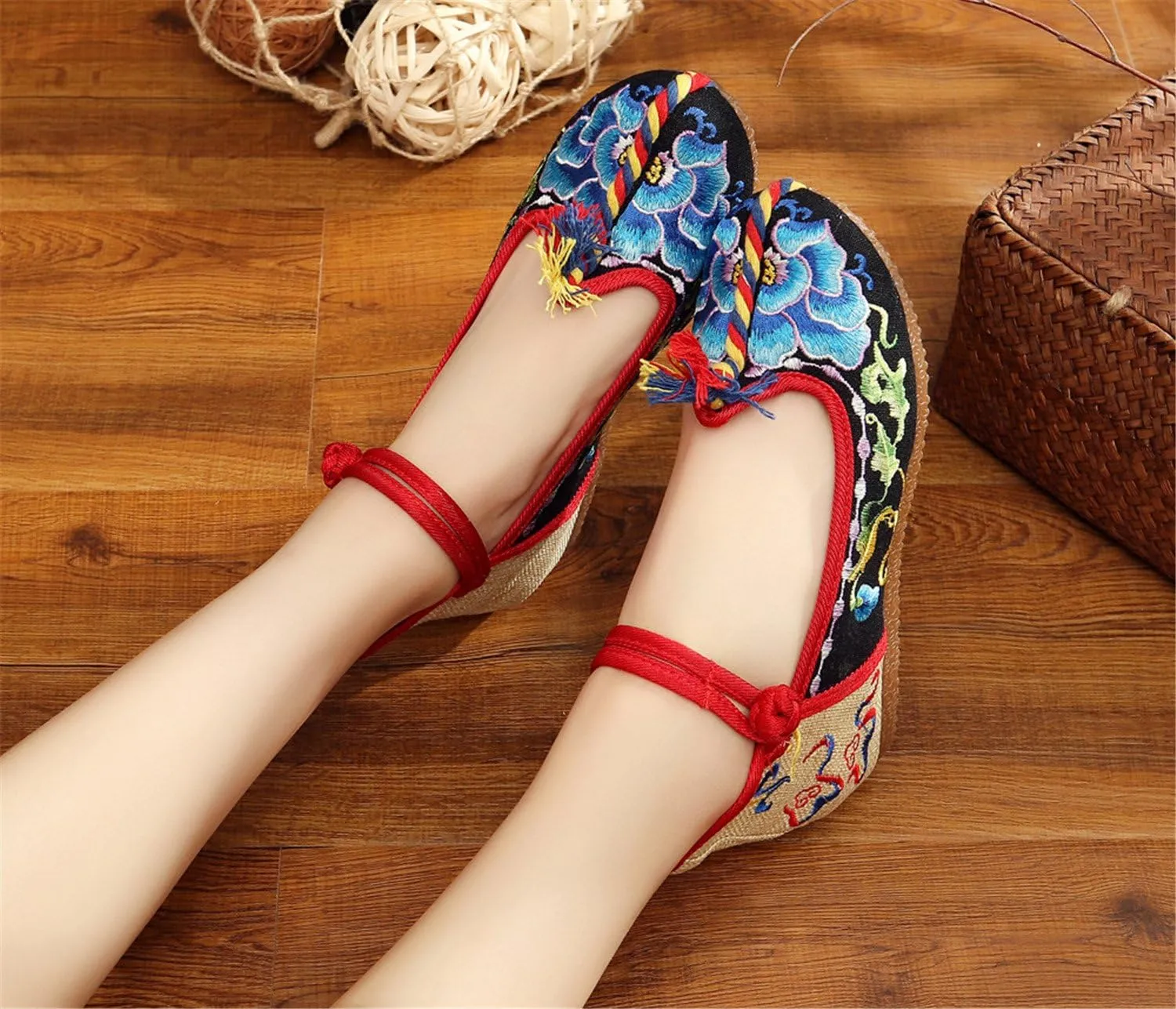 Qhome Women's Floral Embroidery Ethnic Style Strappy Comfortable Casual Walking Canvas Mary Jane Flat Shoes