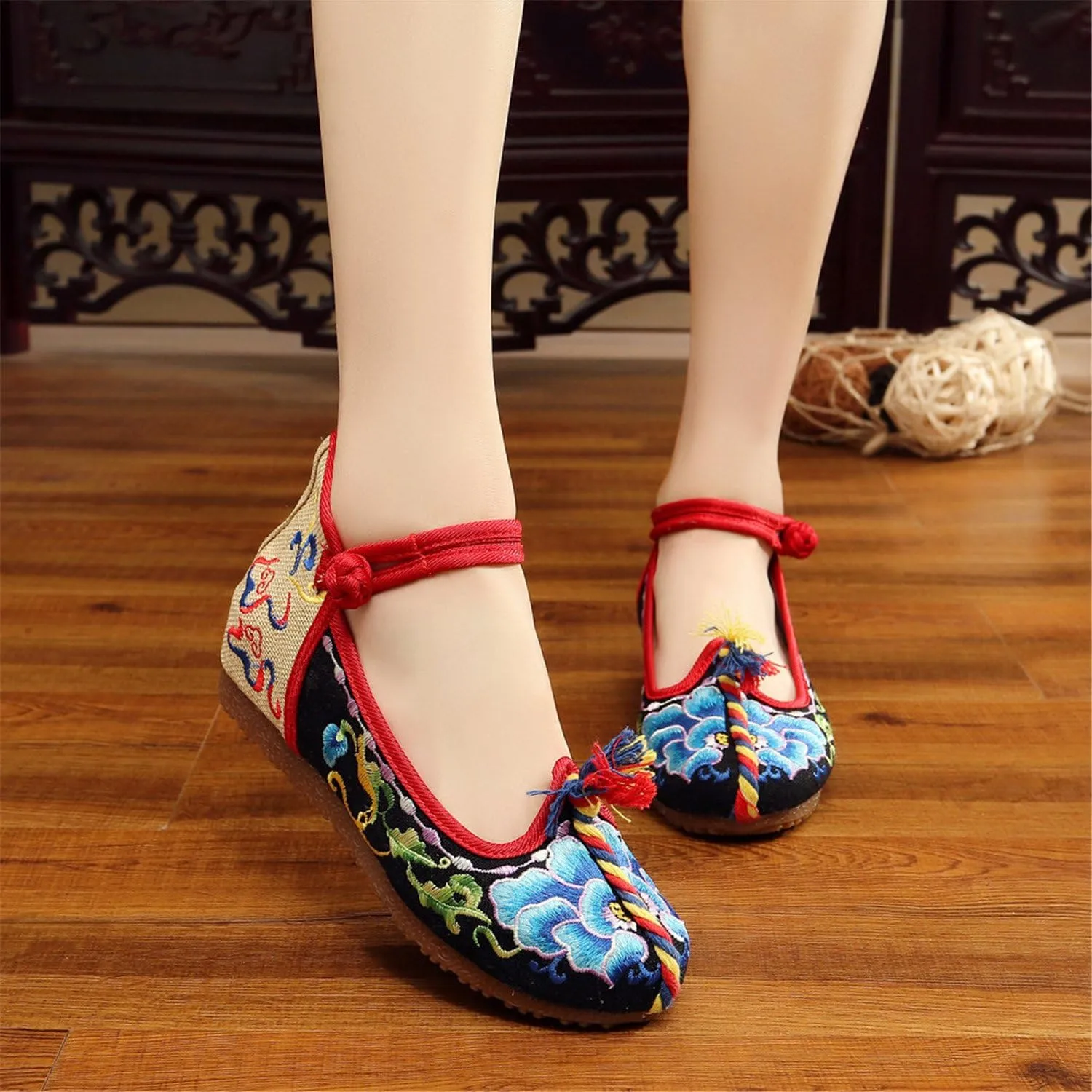 Qhome Women's Floral Embroidery Ethnic Style Strappy Comfortable Casual Walking Canvas Mary Jane Flat Shoes