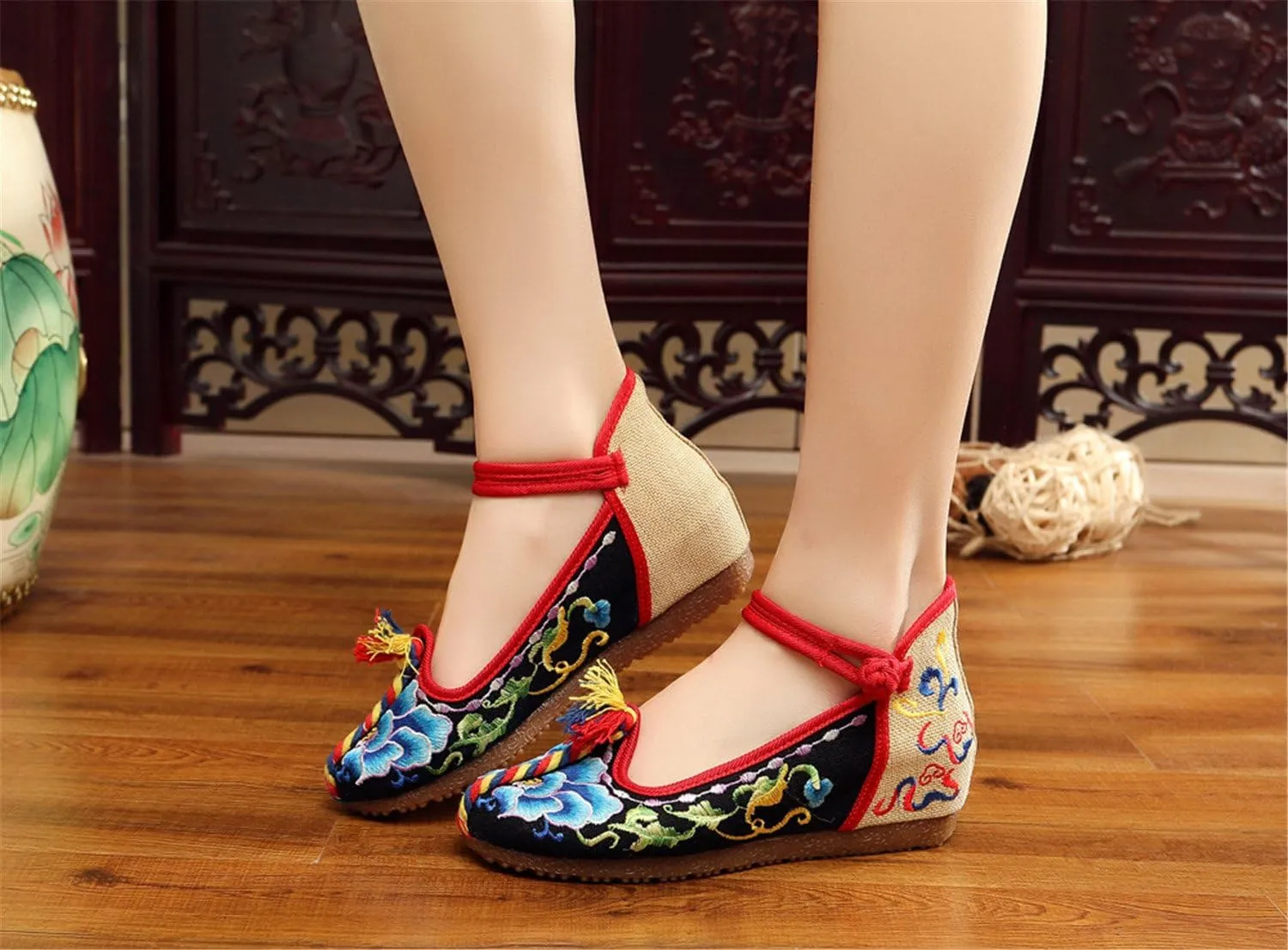 Qhome Women's Floral Embroidery Ethnic Style Strappy Comfortable Casual Walking Canvas Mary Jane Flat Shoes
