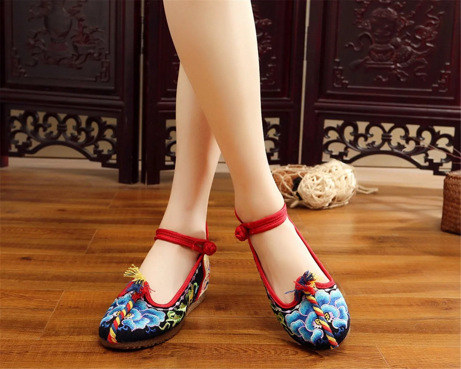 Qhome Women's Floral Embroidery Ethnic Style Strappy Comfortable Casual Walking Canvas Mary Jane Flat Shoes