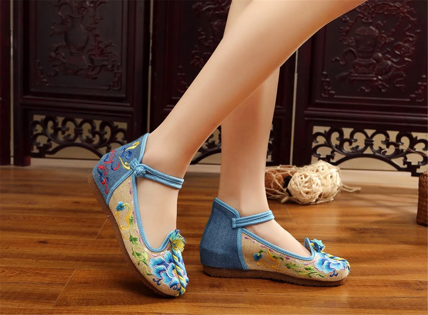 Qhome Women's Floral Embroidery Ethnic Style Strappy Comfortable Casual Walking Canvas Mary Jane Flat Shoes