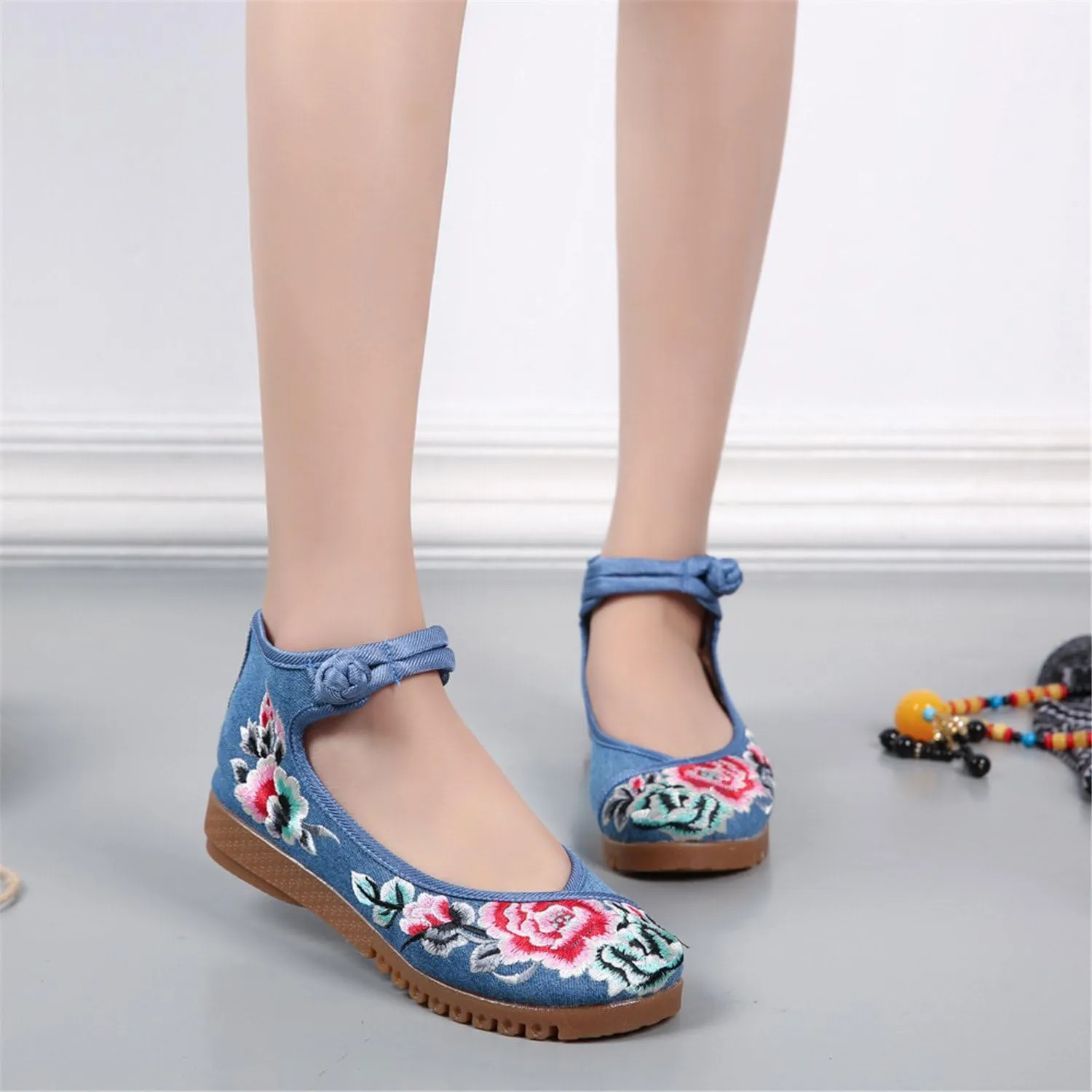 Qhome Women's Floral Embroidery Ethnic Style Strappy Comfortable Casual Walking Canvas Oxford Mary Jane Flat Shoes