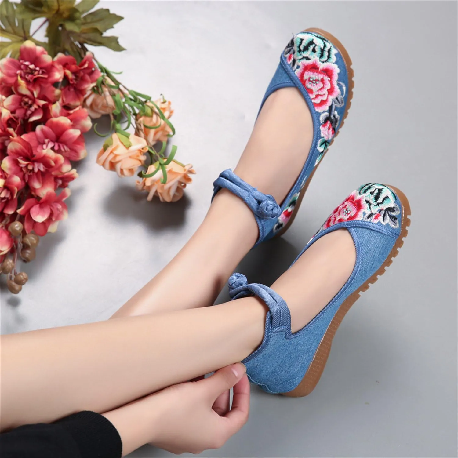 Qhome Women's Floral Embroidery Ethnic Style Strappy Comfortable Casual Walking Canvas Oxford Mary Jane Flat Shoes