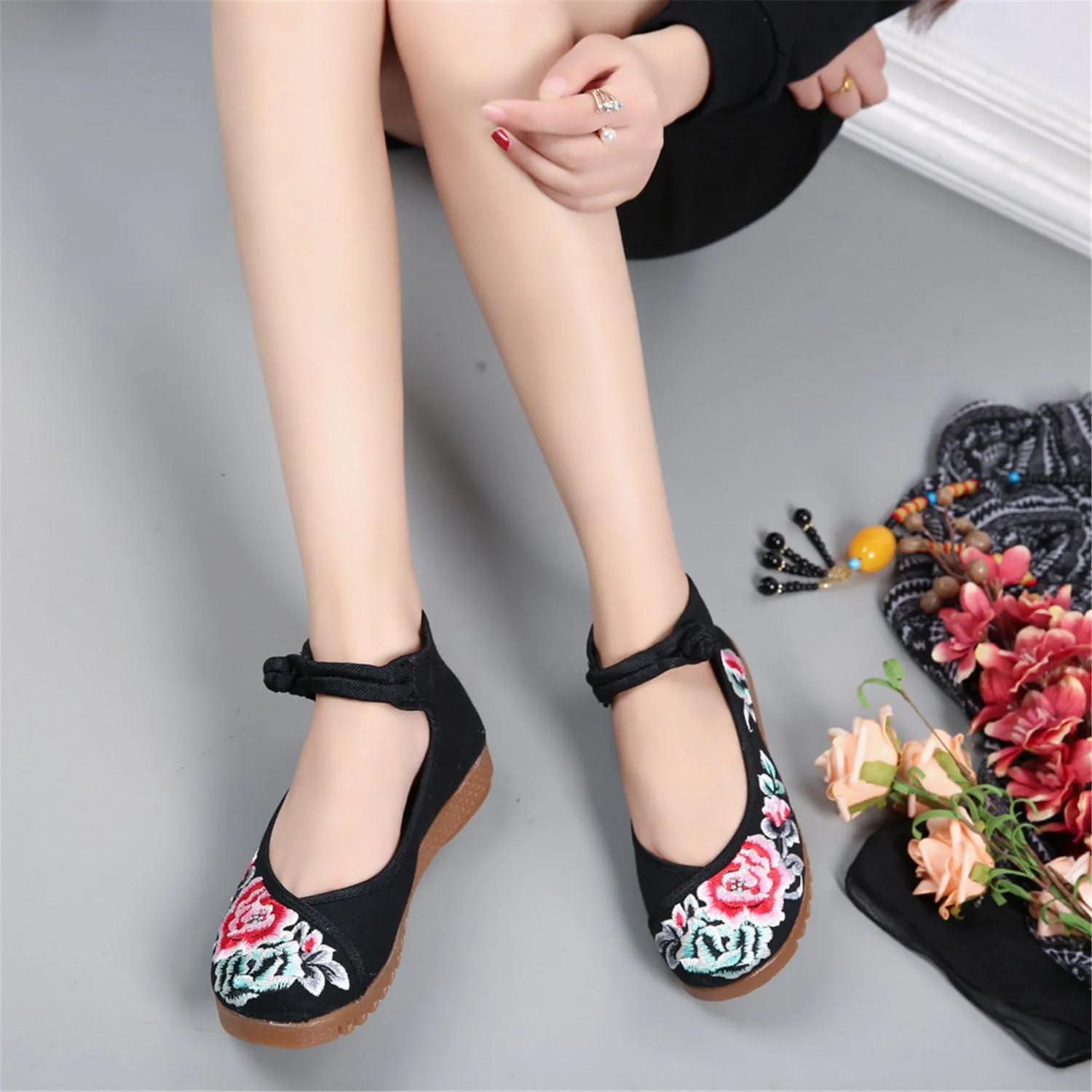 Qhome Women's Floral Embroidery Ethnic Style Strappy Comfortable Casual Walking Canvas Oxford Mary Jane Flat Shoes
