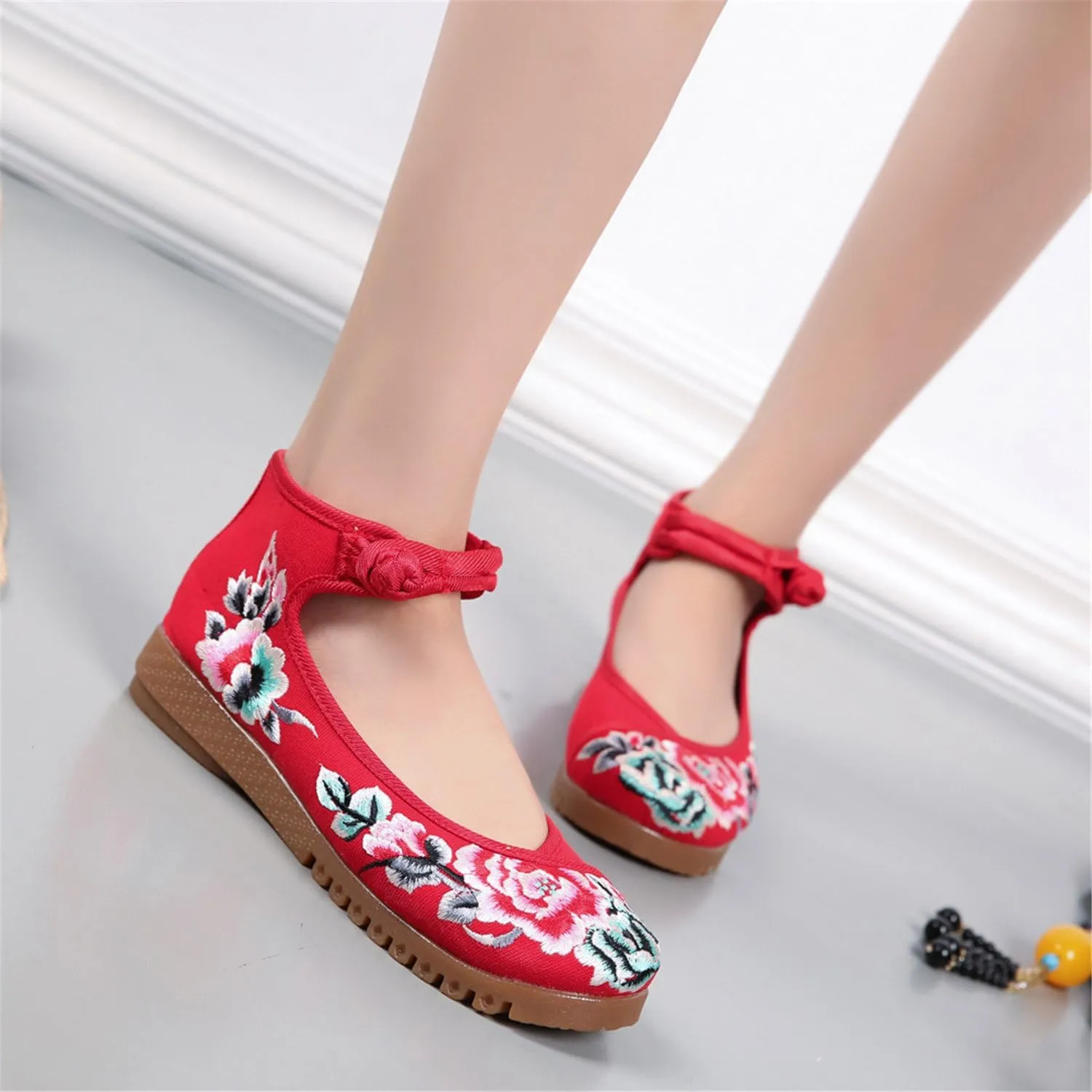 Qhome Women's Floral Embroidery Ethnic Style Strappy Comfortable Casual Walking Canvas Oxford Mary Jane Flat Shoes