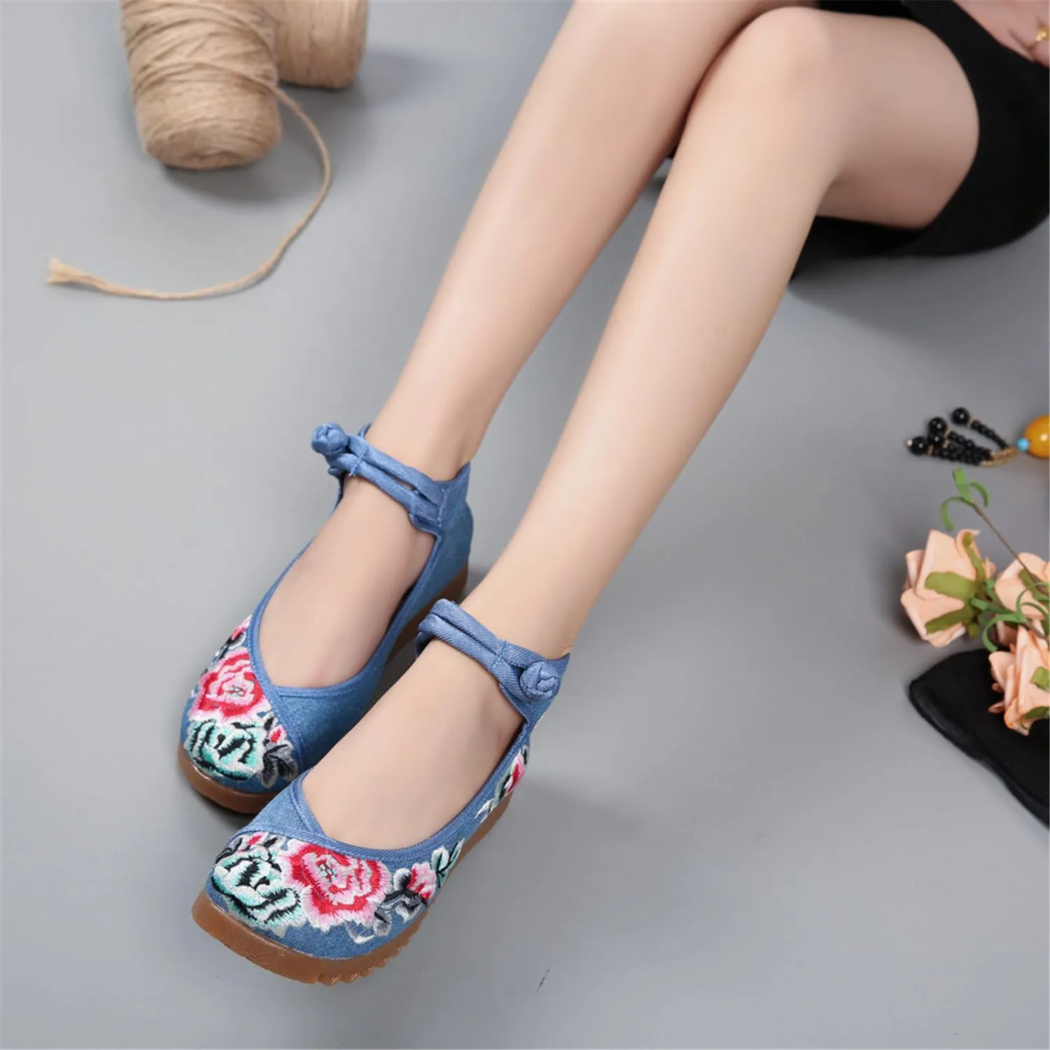 Qhome Women's Floral Embroidery Ethnic Style Strappy Comfortable Casual Walking Canvas Oxford Mary Jane Flat Shoes