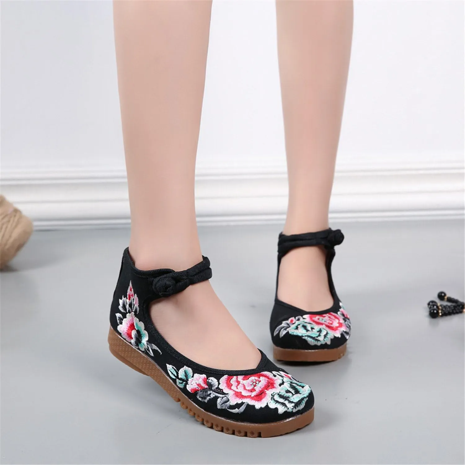 Qhome Women's Floral Embroidery Ethnic Style Strappy Comfortable Casual Walking Canvas Oxford Mary Jane Flat Shoes