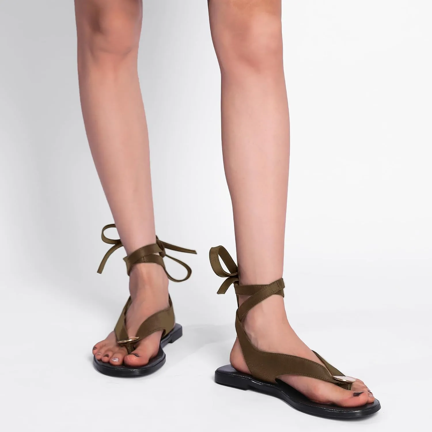 Strap Flip Flop Flat Sandals for Women with Metal Circular Ankle Strappy Ladies Fashion Cute Summer Thong Sandals Dressy.